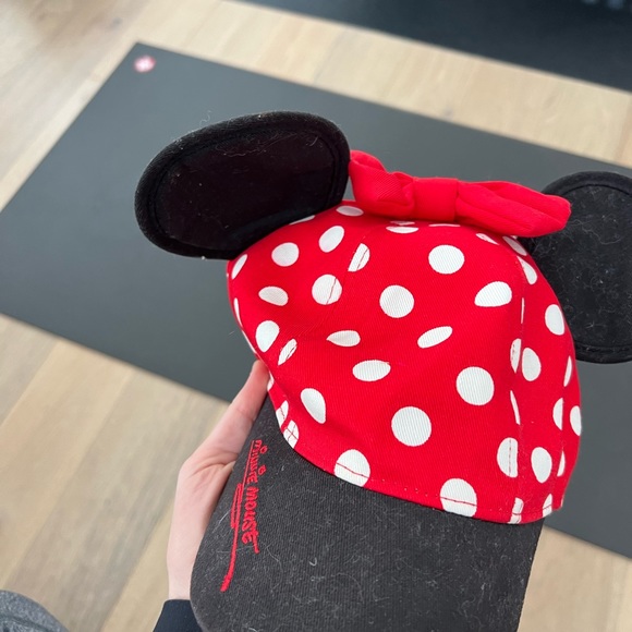 Minnie Mouse Disney hat - Picture 4 of 4